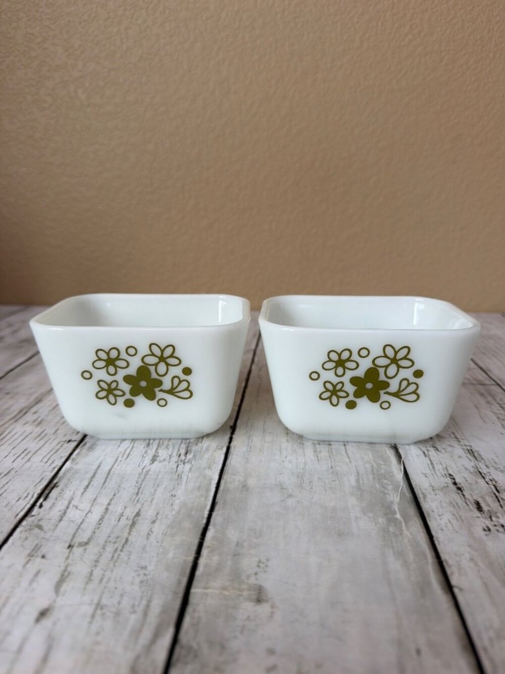 Set of 2 Pyrex Spring Blossom Green Crazy Daisy Refrigerator Dish 501B 1.5 Cup